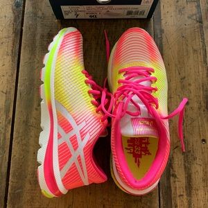 ASICS women’s neon runners sz 7